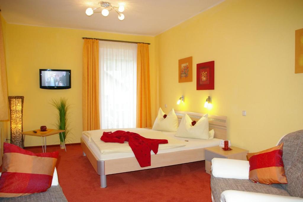 Hotel Heissinger Bad Berneck im Fichtelgebirge Δωμάτιο φωτογραφία
